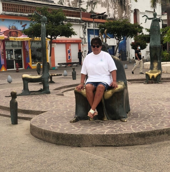 Meet your Posher, Lisa - Picture 1 of 1